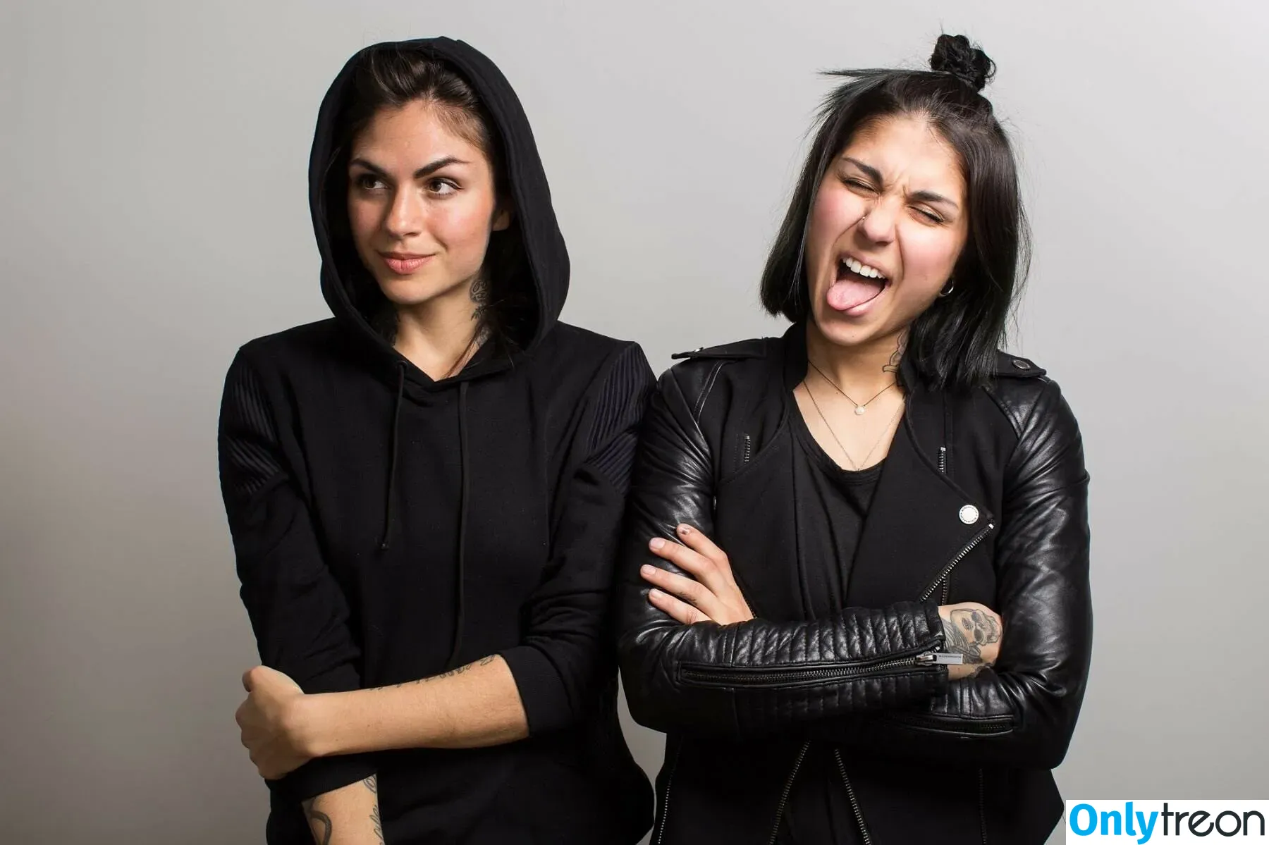 Krewella голая photo #0006 (Yasmine Yousaf & Jahan Yousaf / krewellajahan)