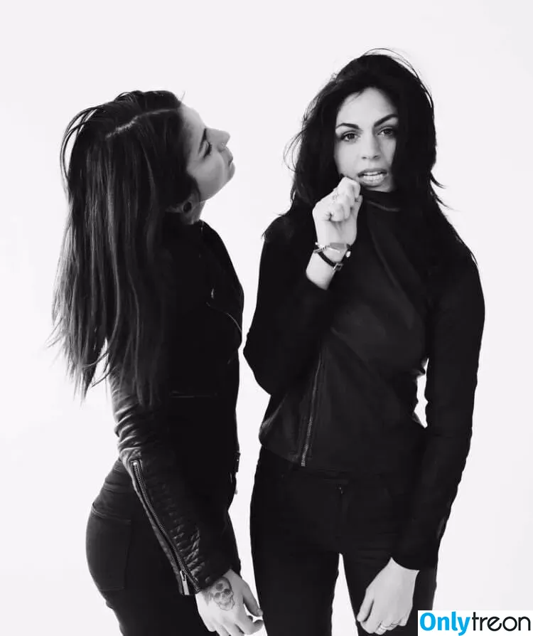 Krewella голая photo #0009 (Yasmine Yousaf & Jahan Yousaf / krewellajahan)