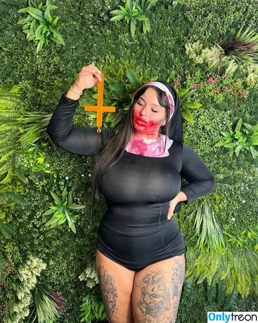 Krhayyne nude photo #0002 (Krhayyne)