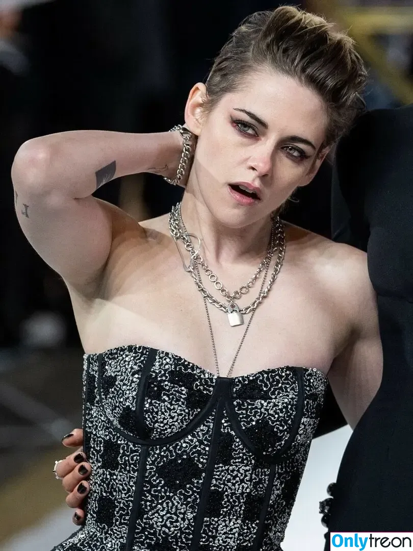 Kristen Stewart nude photo #1783 (kristenstewart / kristenstewartx)