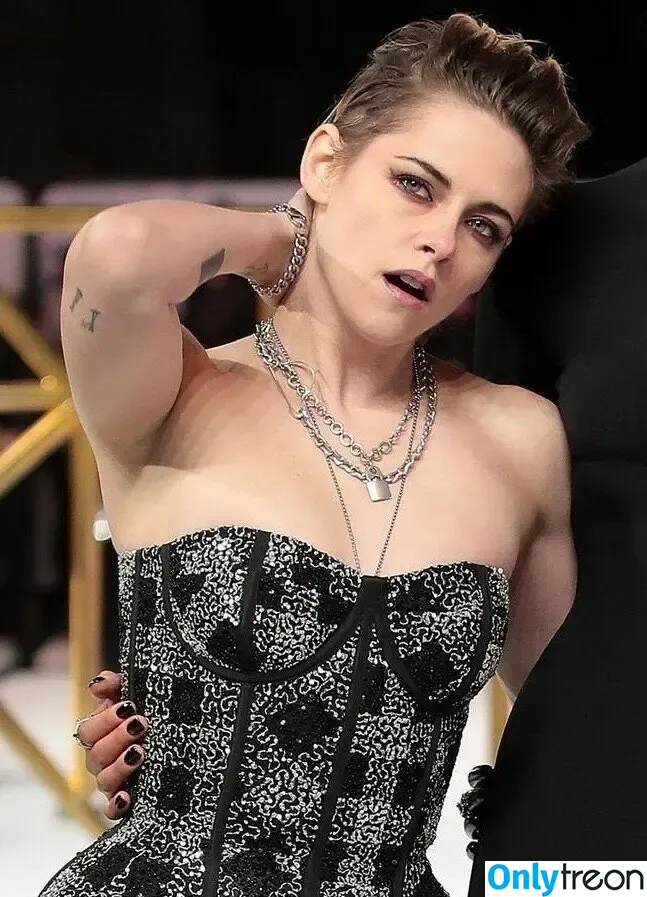 Kristen Stewart nude photo #1784 (kristenstewart / kristenstewartx)