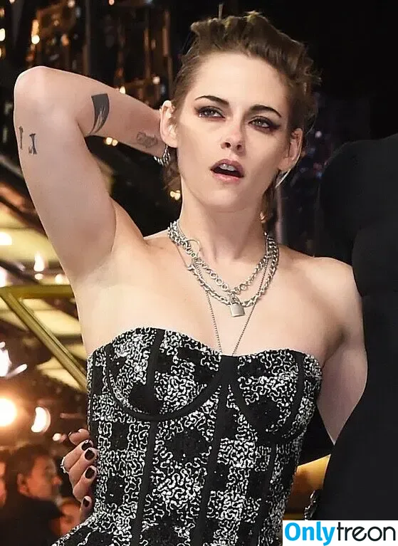 Kristen Stewart nude photo #1785 (kristenstewart / kristenstewartx)
