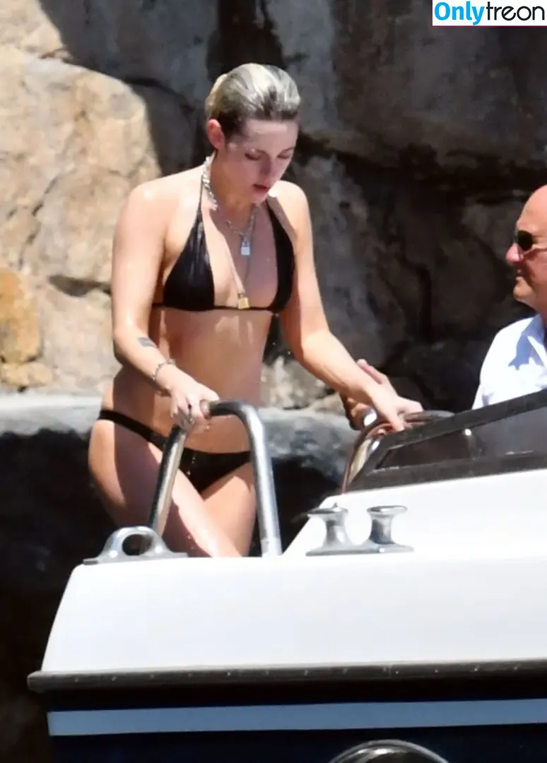 Kristen Stewart nude photo #1818 (kristenstewart / kristenstewartx)