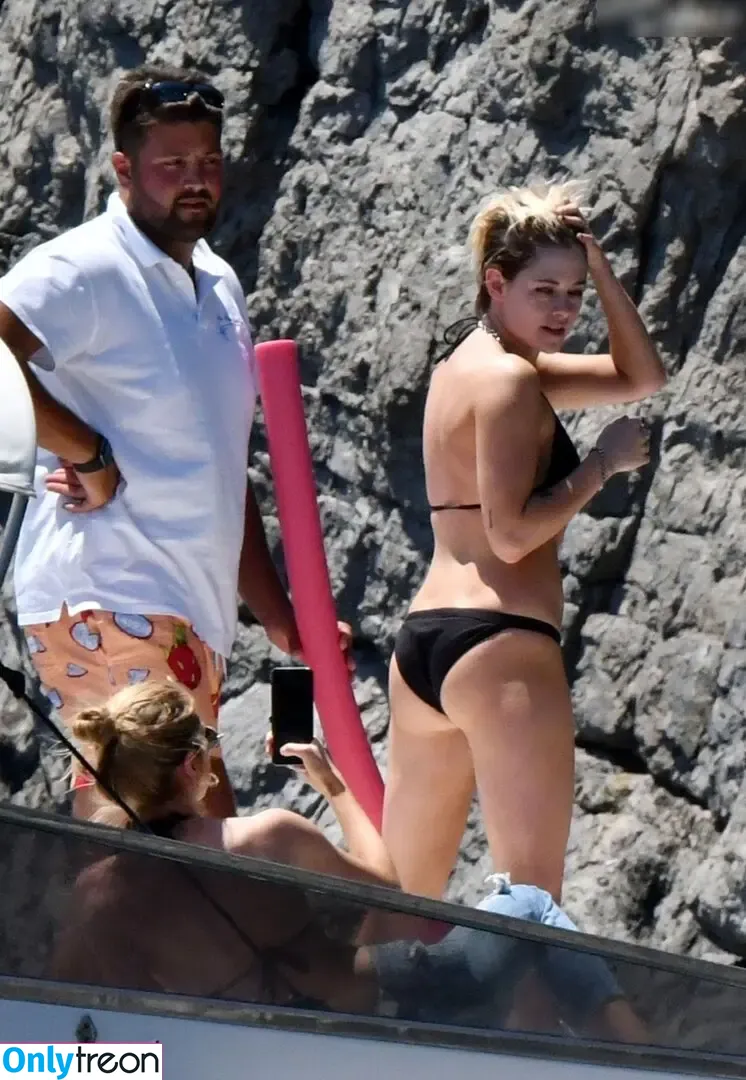 Kristen Stewart nude photo #1824 (kristenstewart / kristenstewartx)