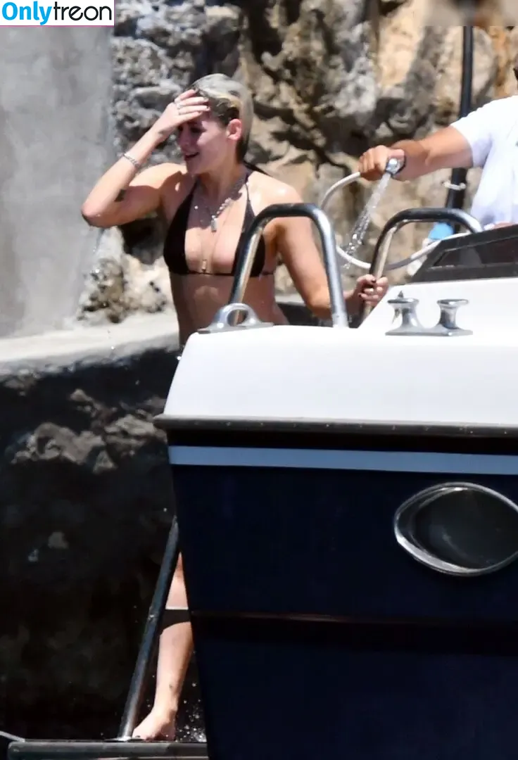 Kristen Stewart nude photo #1826 (kristenstewart / kristenstewartx)