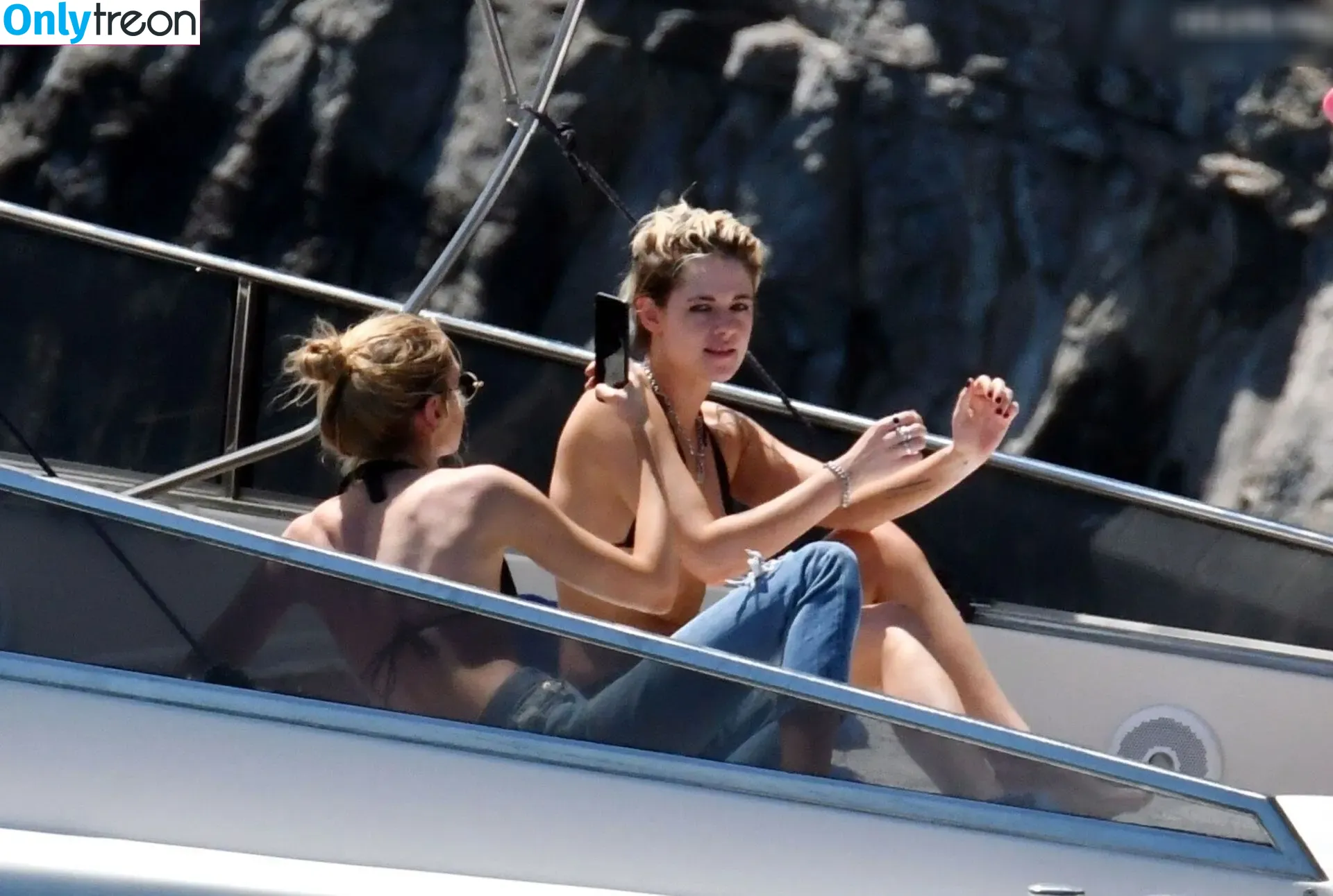 Kristen Stewart nude photo #1832 (kristenstewart / kristenstewartx)