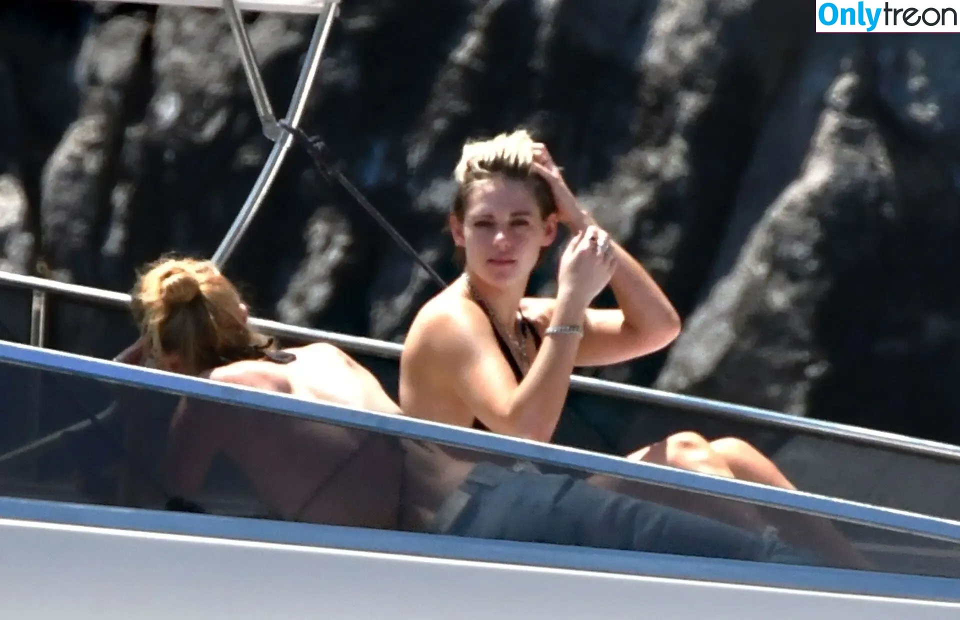 Kristen Stewart nude photo #1835 (kristenstewart / kristenstewartx)