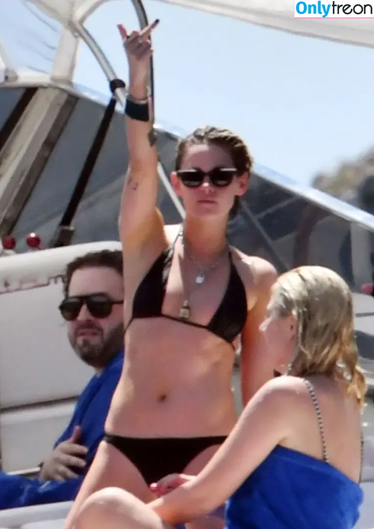 Kristen Stewart nude photo #1839 (kristenstewart / kristenstewartx)