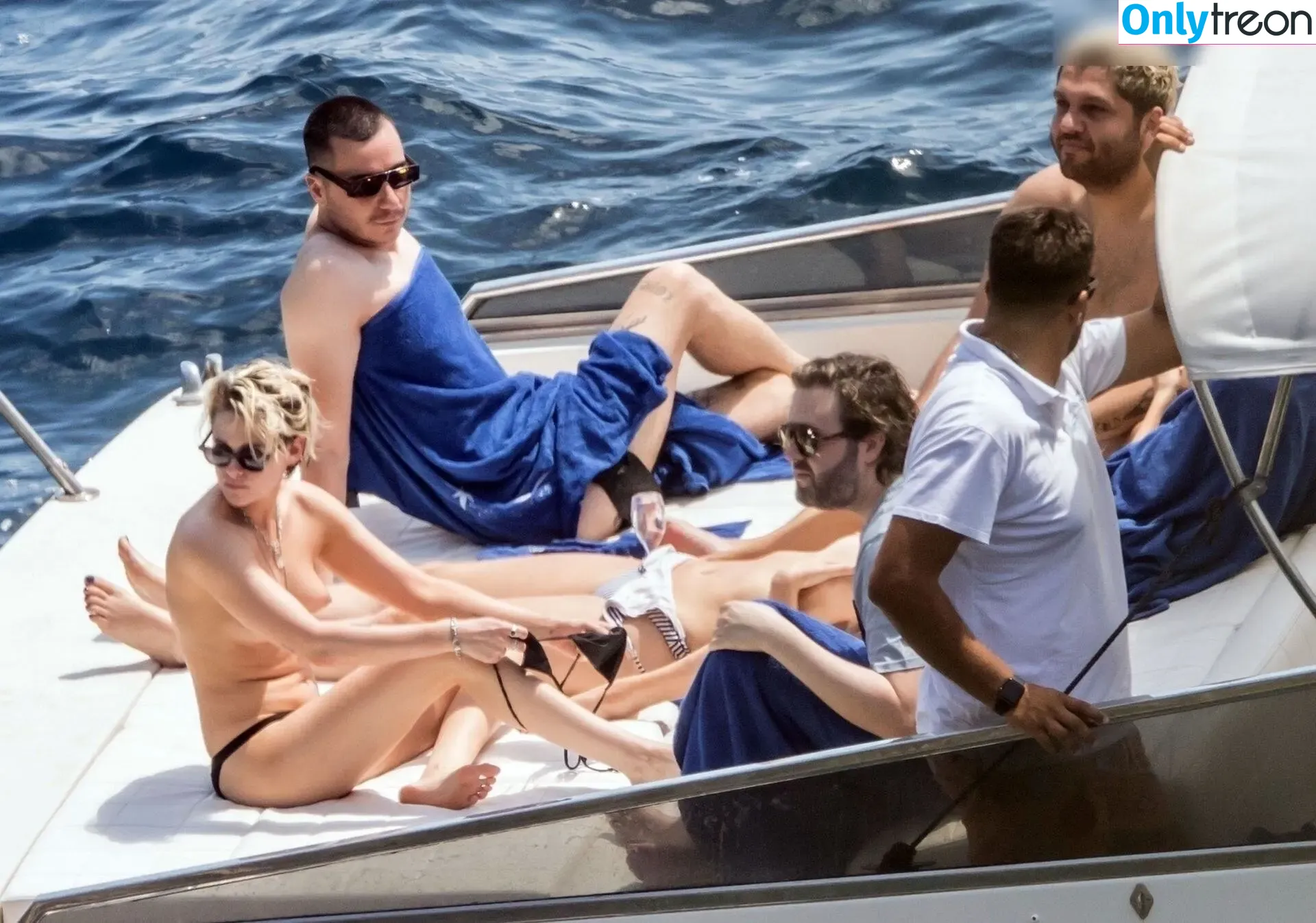 Kristen Stewart nude photo #1842 (kristenstewart / kristenstewartx)