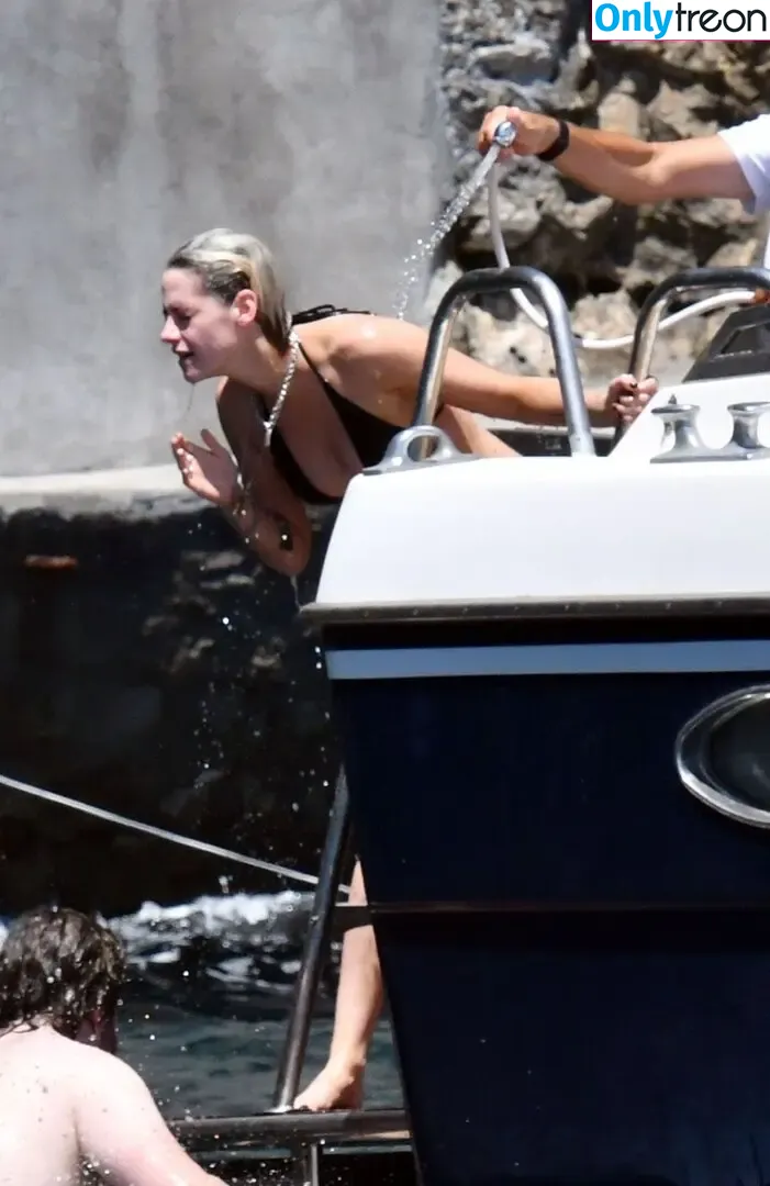 Kristen Stewart nude photo #1848 (kristenstewart / kristenstewartx)