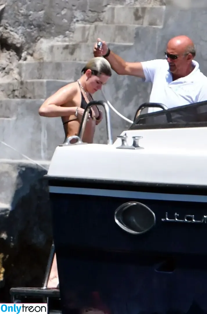 Kristen Stewart nude photo #1852 (kristenstewart / kristenstewartx)