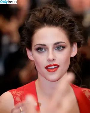 Kristen Stewart / kristenstewart / kristenstewartx nude photo #2116