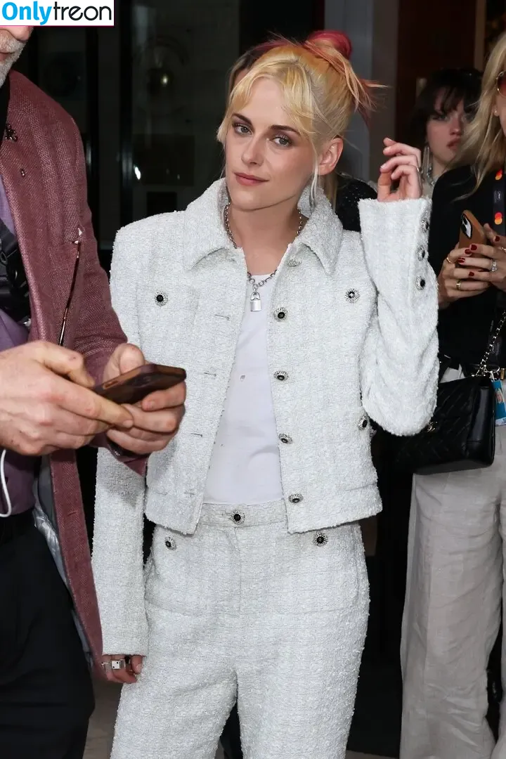 Kristen Stewart nude photo #2058 (kristenstewart / kristenstewartx)