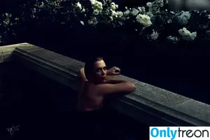 Kristen Wiig / kriztenwiig nude photo #0019