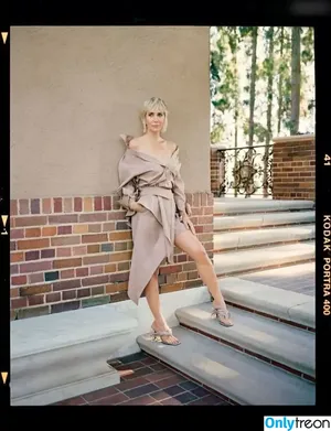 Kristen Wiig / kriztenwiig nude photo #0054