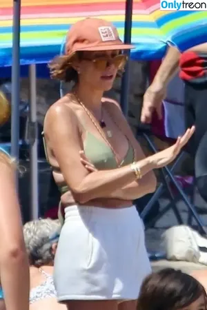 Kristen Wiig / kriztenwiig nude photo #0068