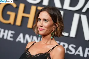 Kristen Wiig / kriztenwiig nude photo #0160
