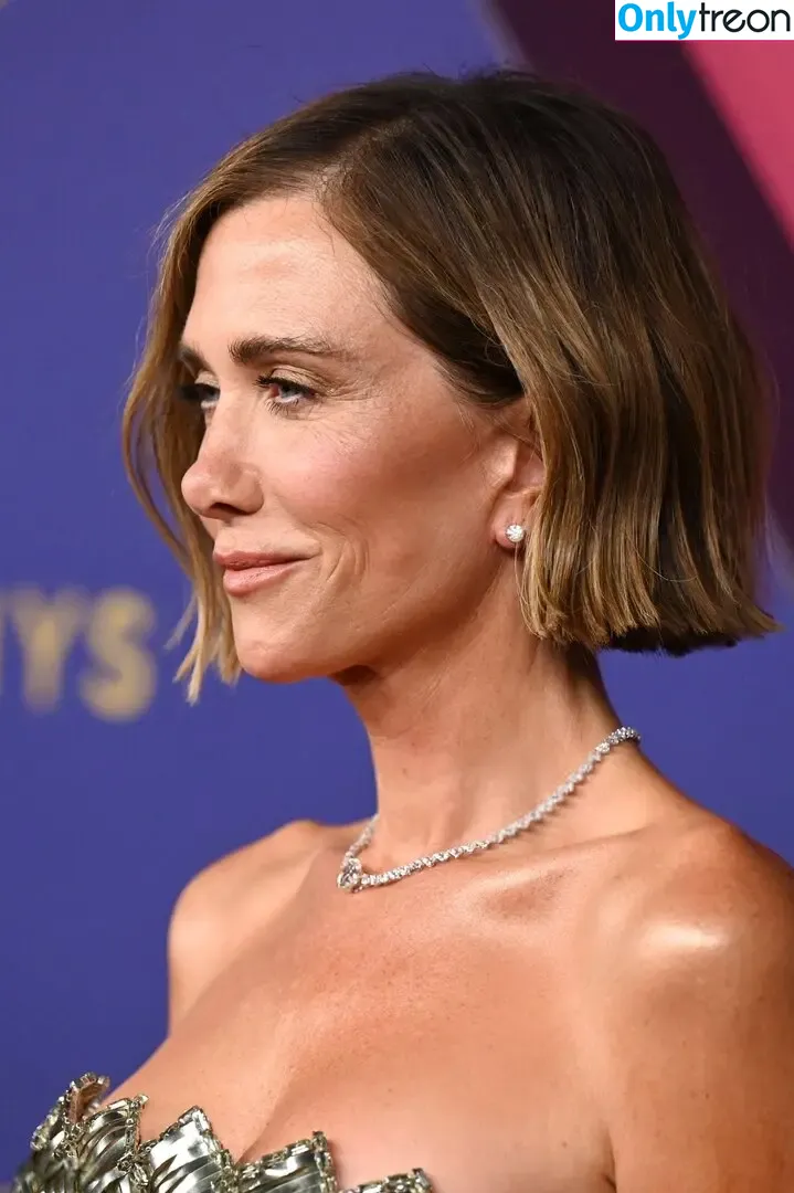 Kristen Wiig nude photo #0131 (kriztenwiig)