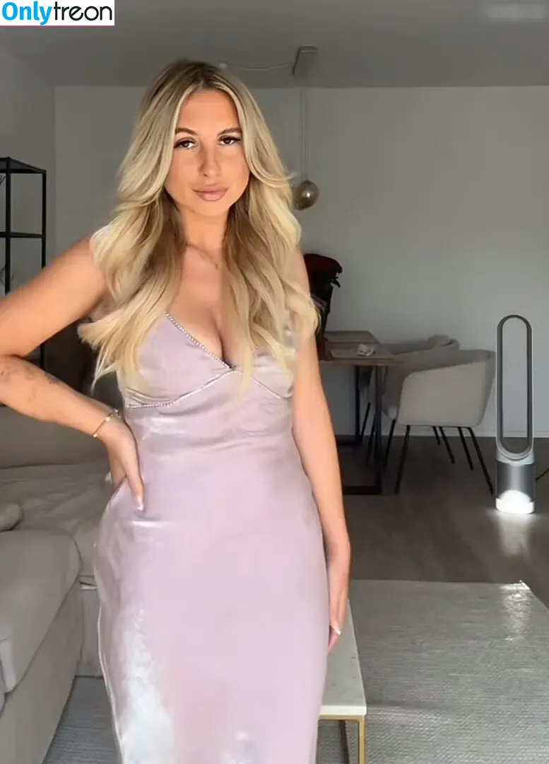 Kristinkbi nude photo #0070 (Kristinkbi)