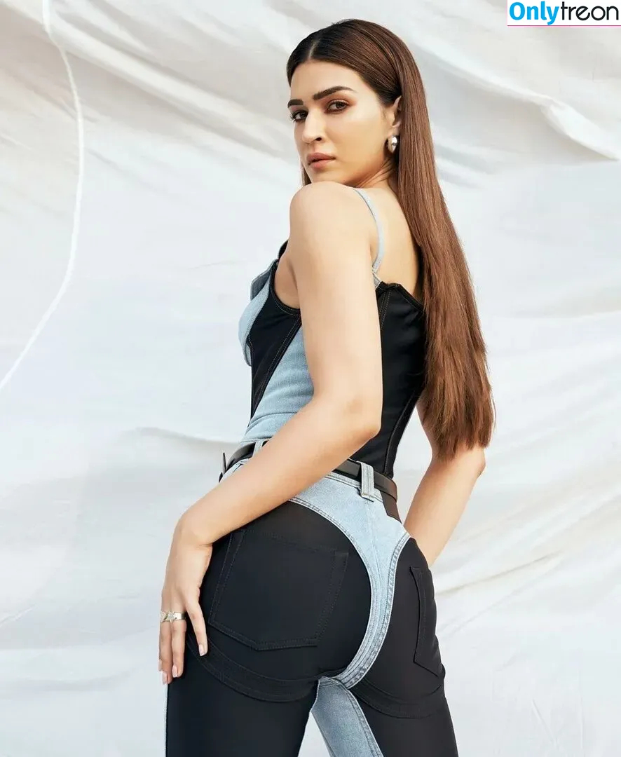 Kriti Sanon nude photo #0020 (kritisanon)