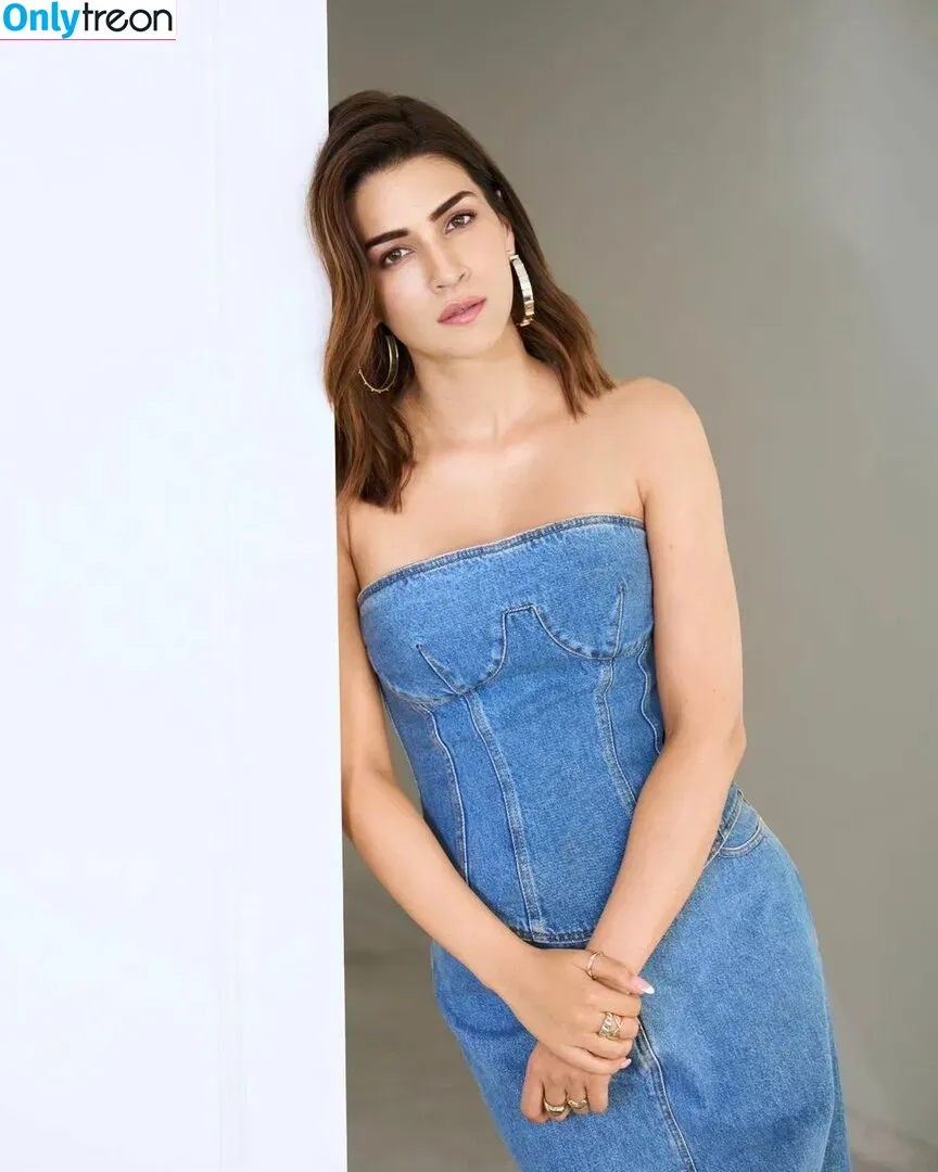 Kriti Sanon nude photo #0032 (kritisanon)