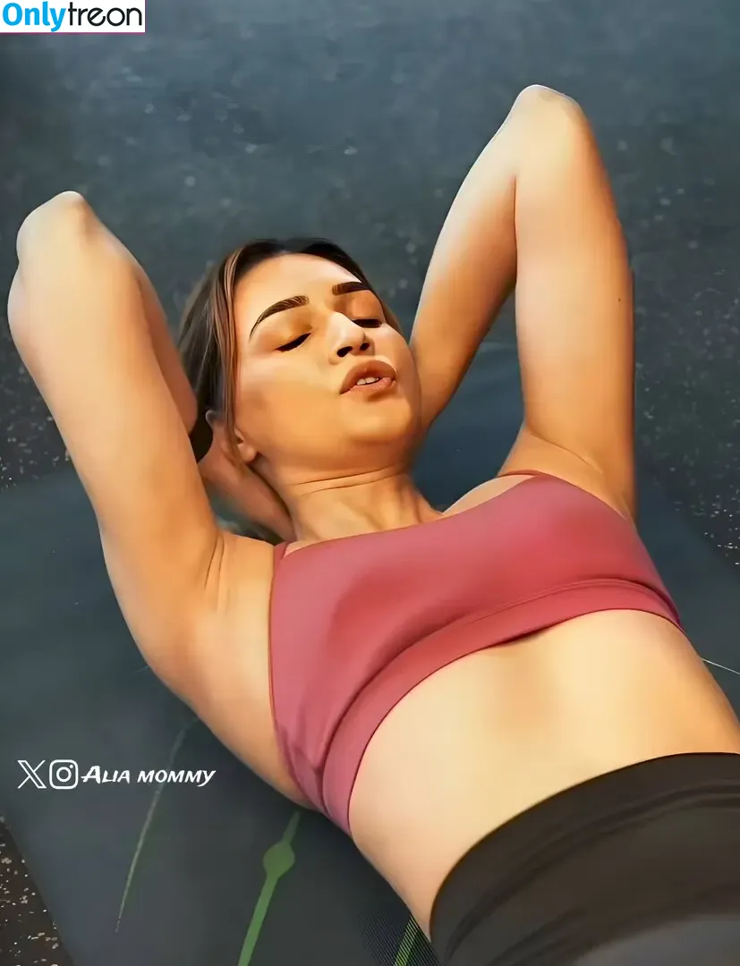 Kriti Sanon голая photo #0253 (kritisanon)