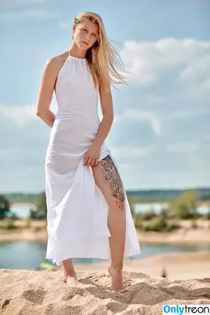 Kuhmädchen Silvana / kuh_maedchen nude photo #0040