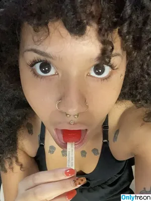 Kuromislut666 / prolapseduterus666 nude photo #0005