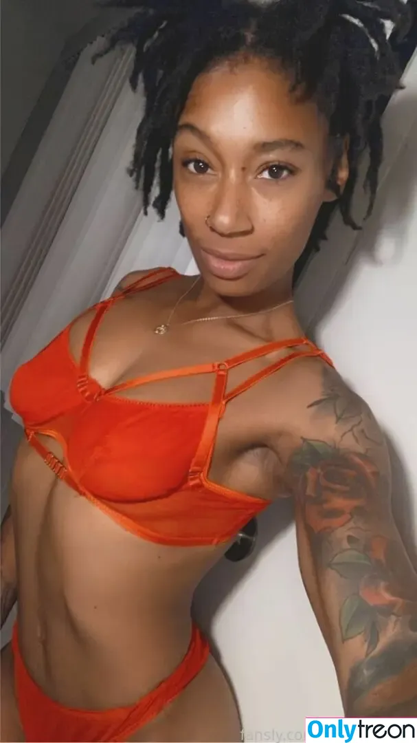 kweendezire голая photo #0031 (kween_desire)