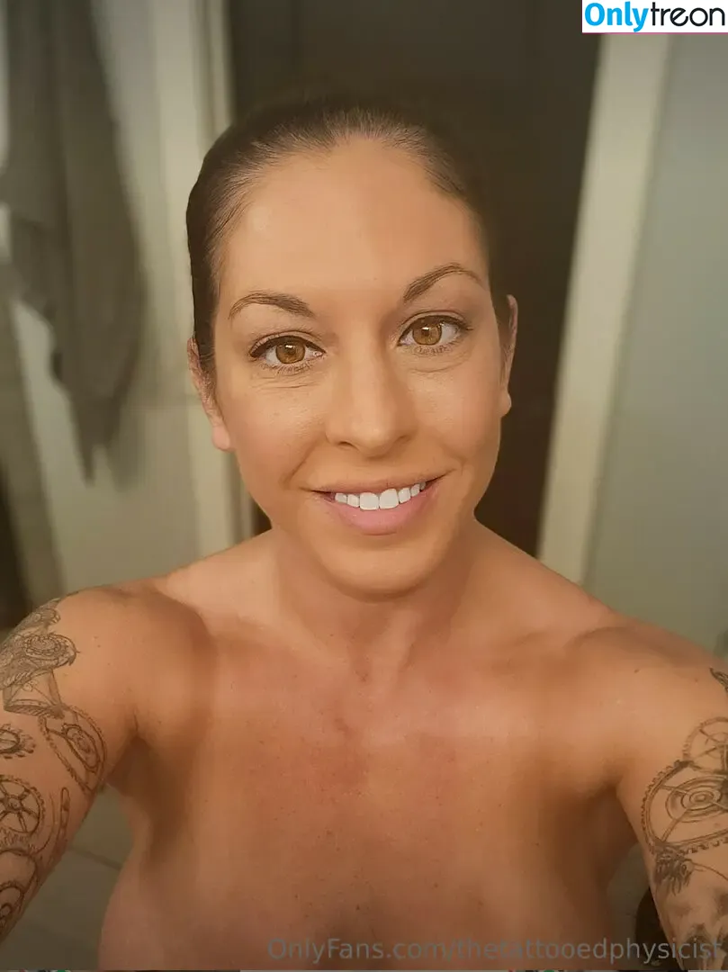 Kyle Elliott nude photo #0001 (Thetattooedphysicist)