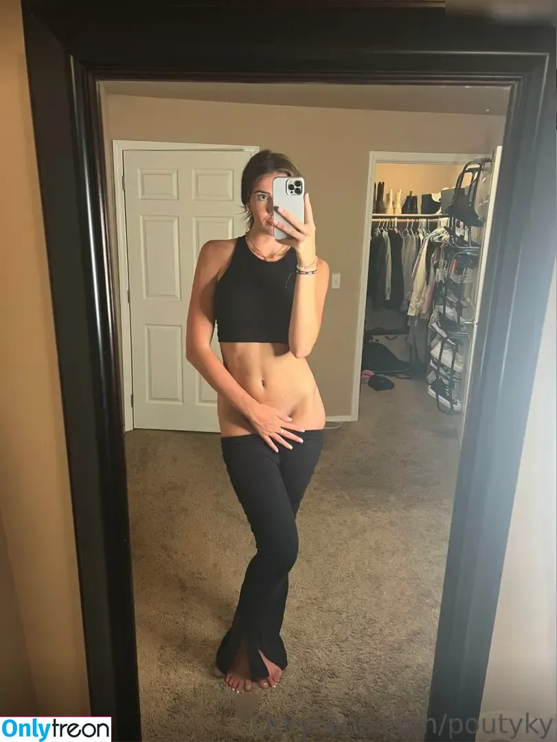 Kylee Powell nude photo #0058 (itskyleepowell / poutykylee)