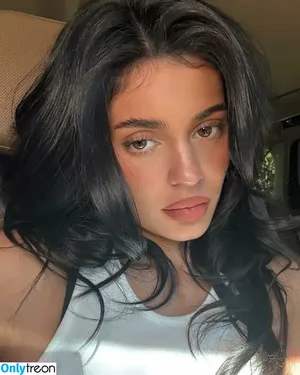 Kylie Jenner / KylieJenner / kyliejenner.2 фото голая #0605