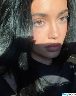 Kylie Jenner / KylieJenner / kyliejenner.2 фото голая #0610
