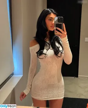 Kylie Jenner / KylieJenner / kyliejenner.2 фото голая #0839