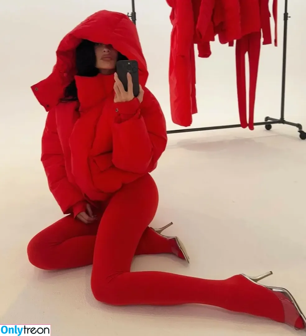 Kylie Jenner голая photo #0616 (KylieJenner / kyliejenner.2)