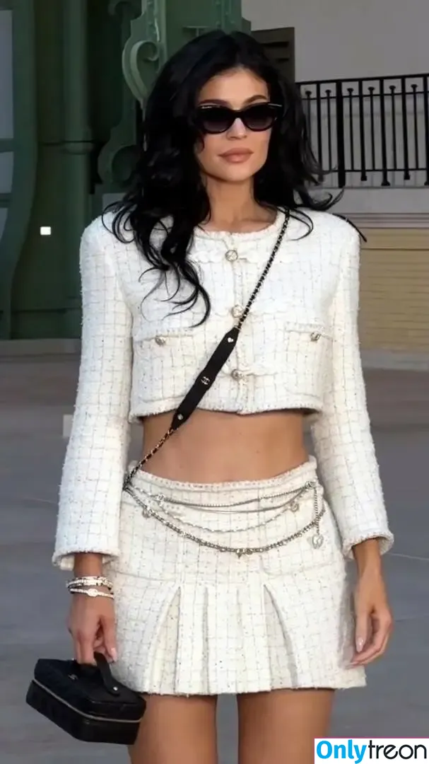 Kylie Jenner голая photo #0950 (KylieJenner / kyliejenner.2)