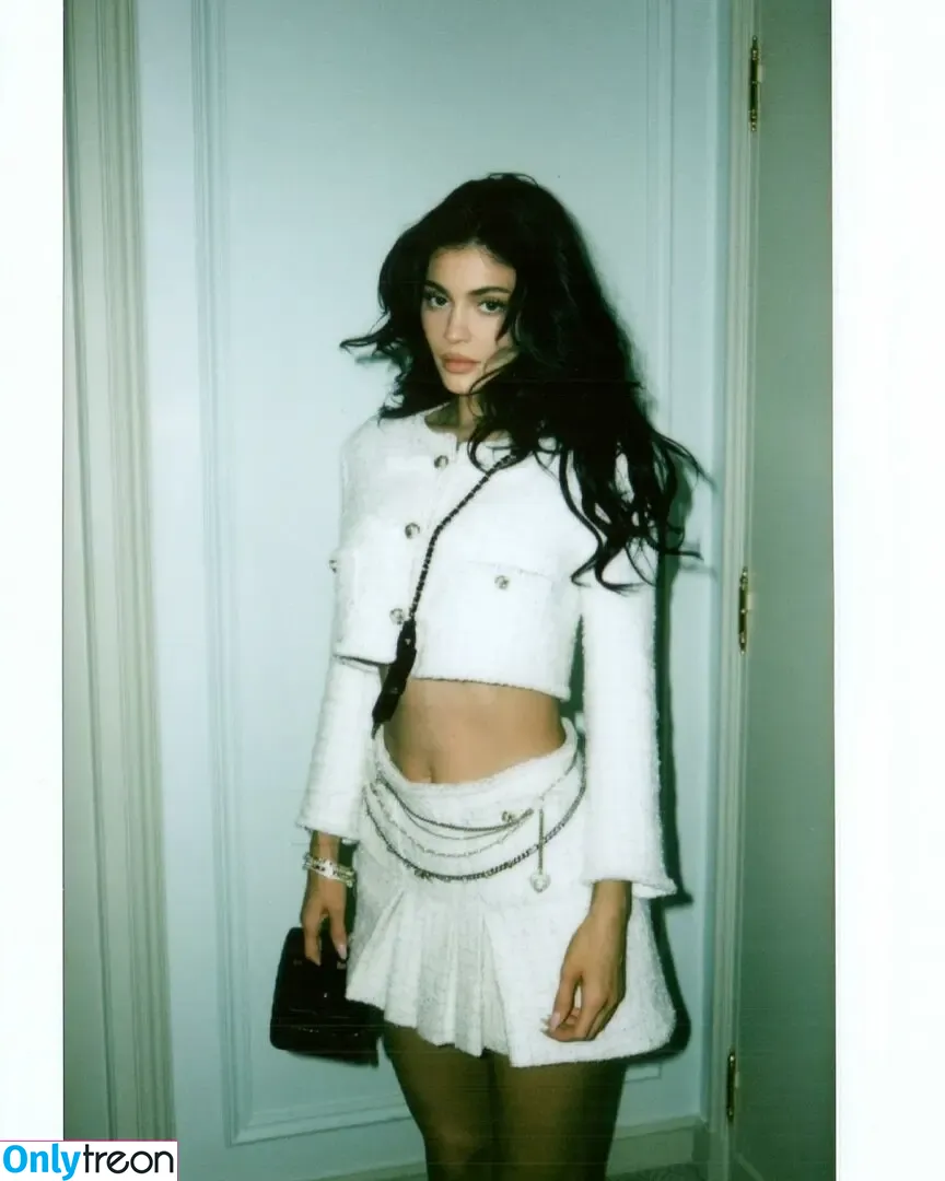 Kylie Jenner голая photo #0972 (KylieJenner / kyliejenner.2)