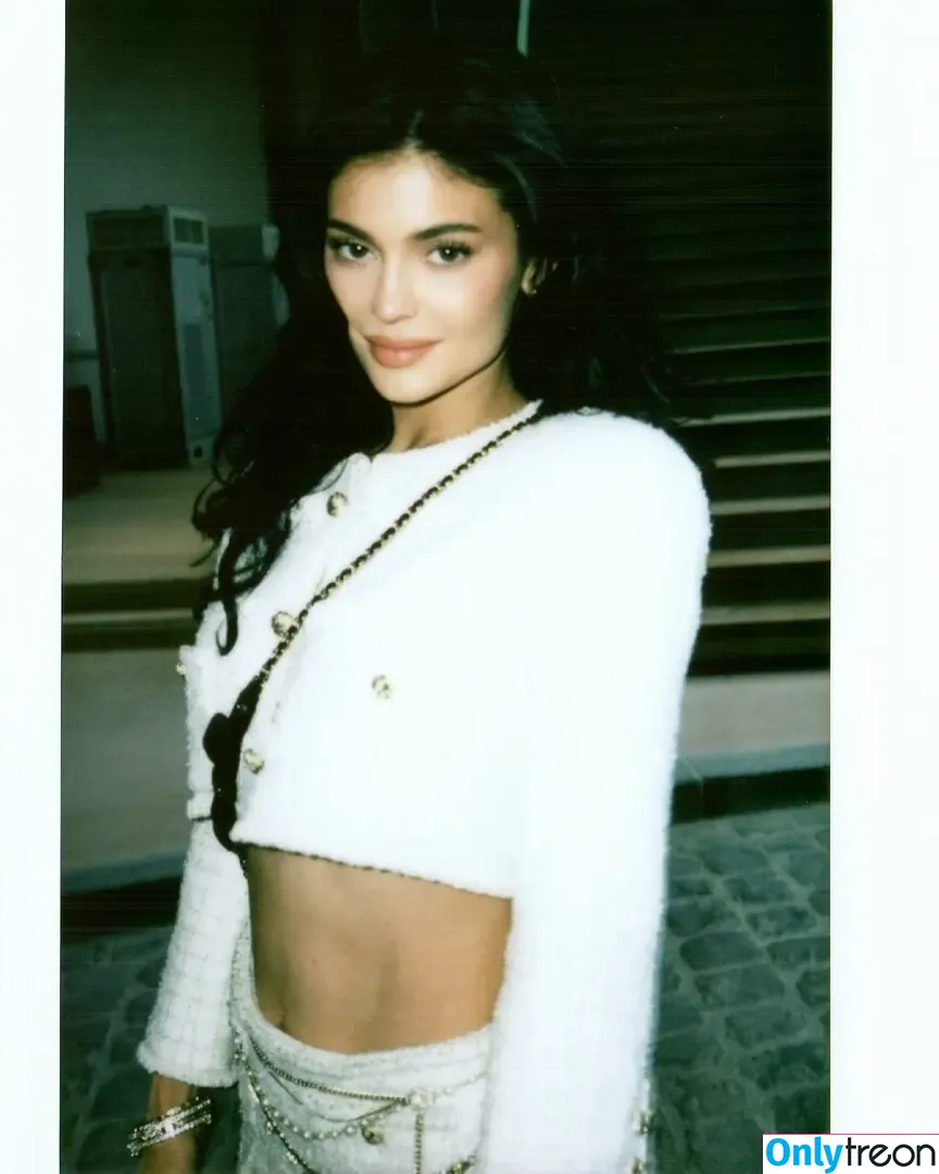 Kylie Jenner голая photo #0976 (KylieJenner / kyliejenner.2)