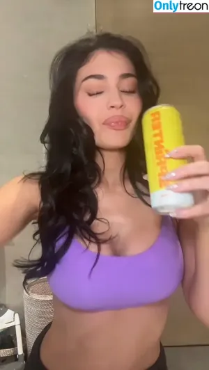 Kylie Jenner / KylieJenner / kyliejenner.2 nude photo #1427