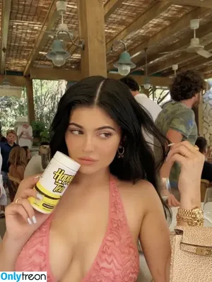 Kylie Jenner / KylieJenner / kyliejenner.2 nude photo #1432