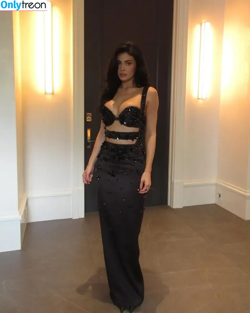 Kylie Jenner голая photo #1162 (KylieJenner / kyliejenner.2)