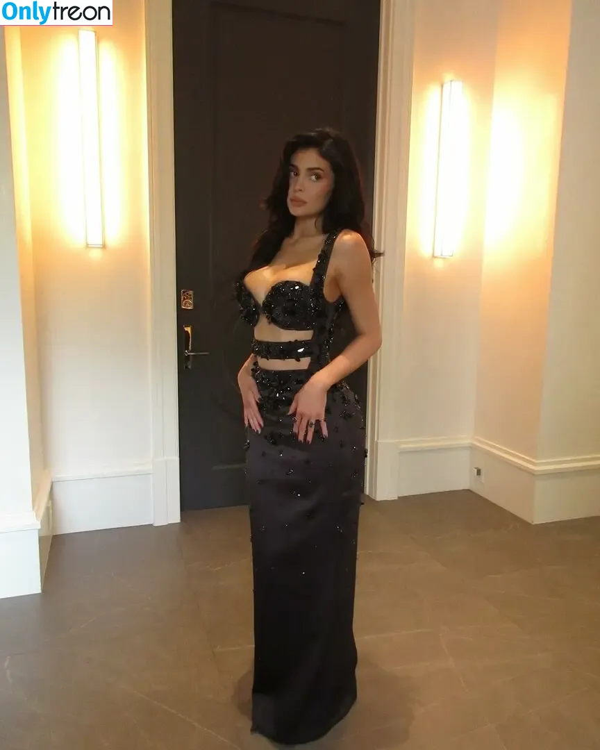 Kylie Jenner голая photo #1179 (KylieJenner / kyliejenner.2)