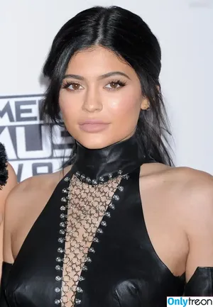 Kylie Jenner / KylieJenner / kyliejenner.2 nude photo #2166