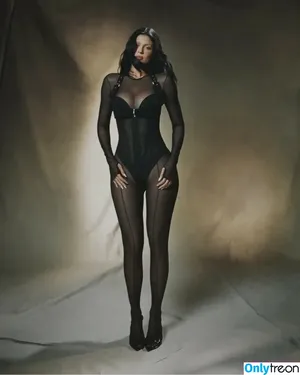 Kylie Jenner / KylieJenner / kyliejenner.2 nude photo #2175