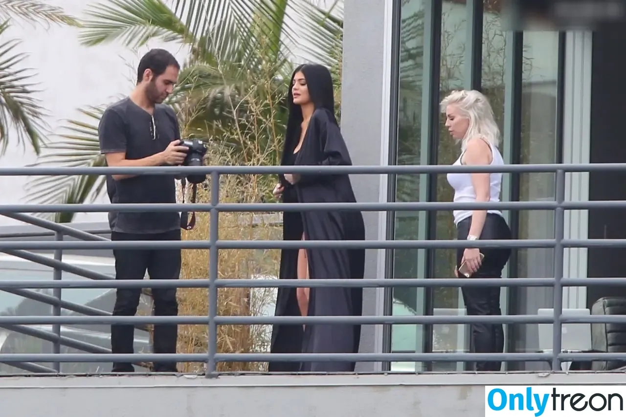 Kylie Jenner nude photo #2208 (KylieJenner / kyliejenner.2)