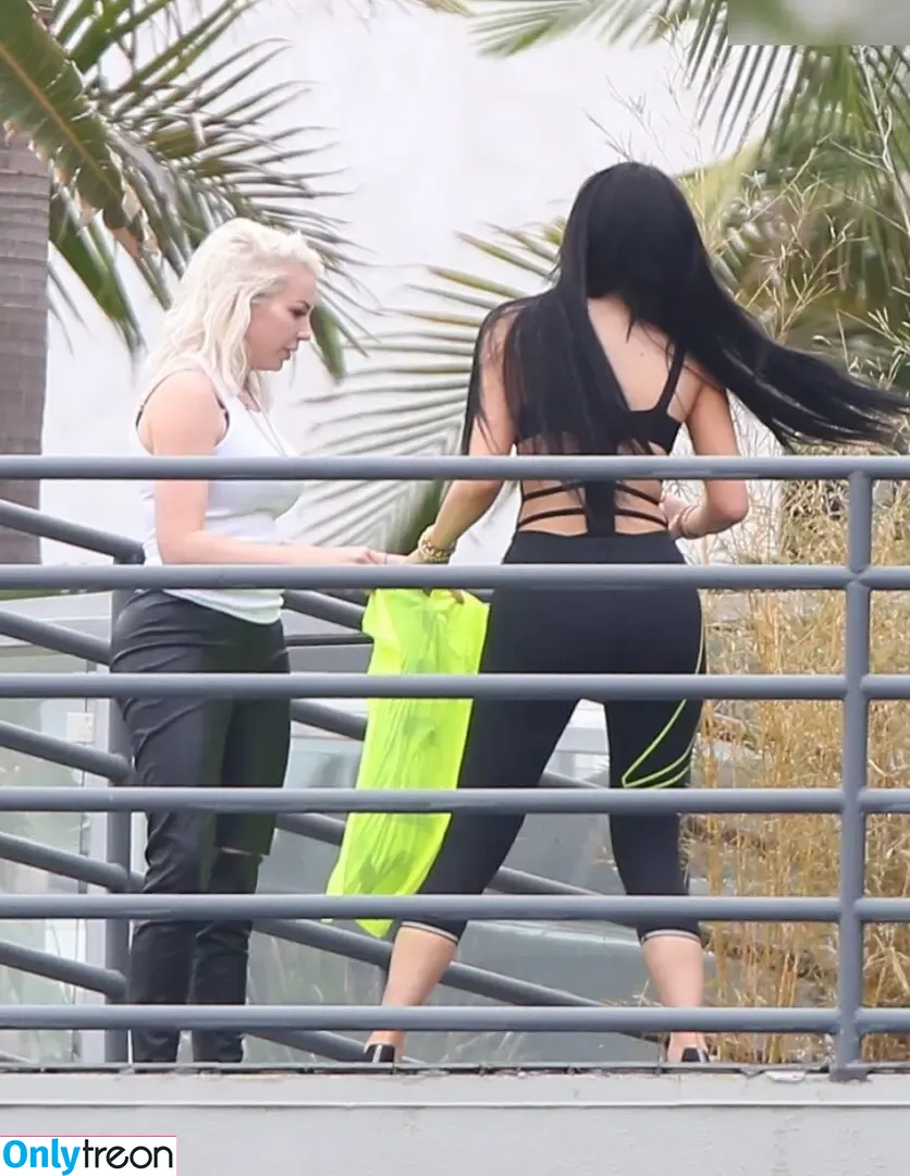Kylie Jenner голая photo #2209 (KylieJenner / kyliejenner.2)