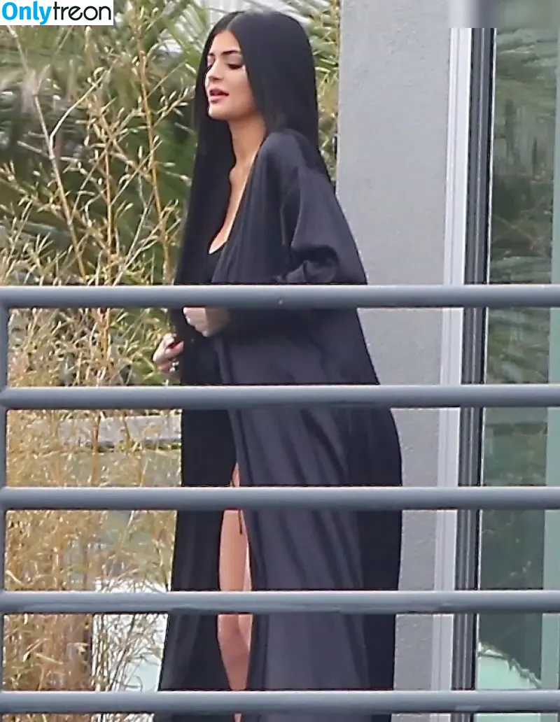 Kylie Jenner nude photo #2214 (KylieJenner / kyliejenner.2)