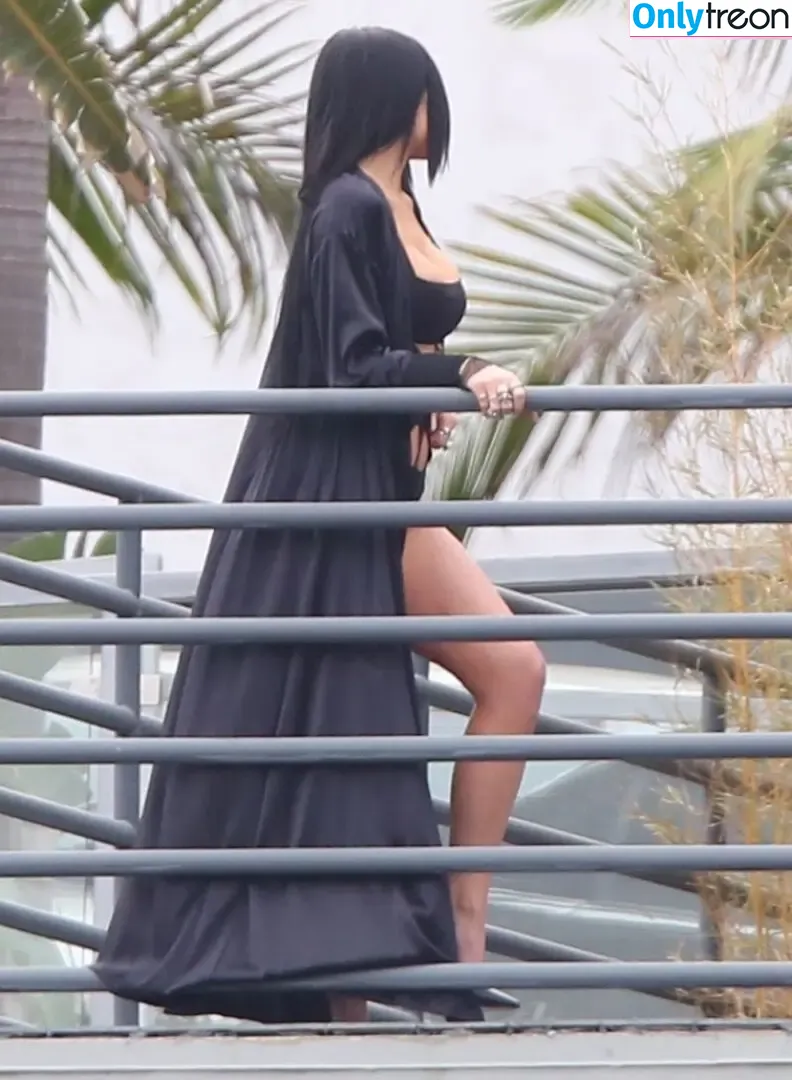 Kylie Jenner nude photo #2215 (KylieJenner / kyliejenner.2)