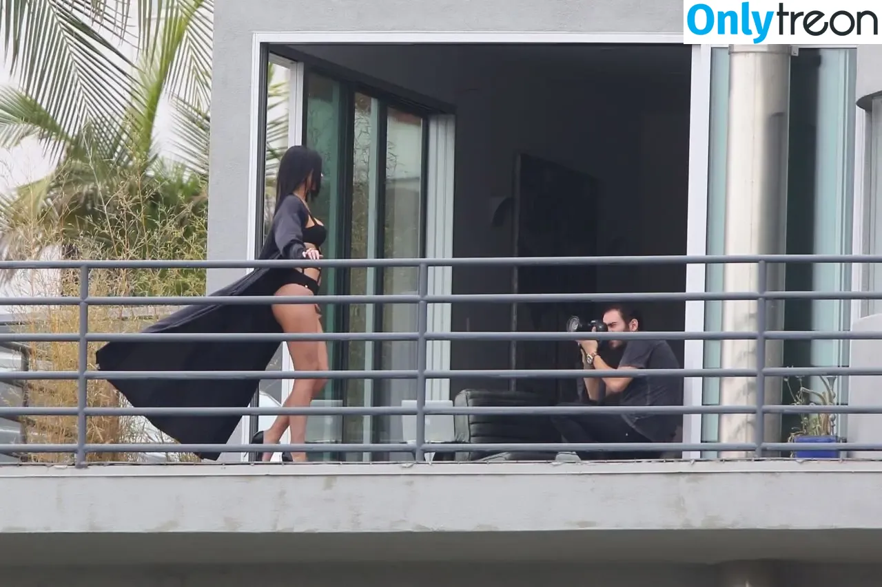 Kylie Jenner nude photo #2223 (KylieJenner / kyliejenner.2)