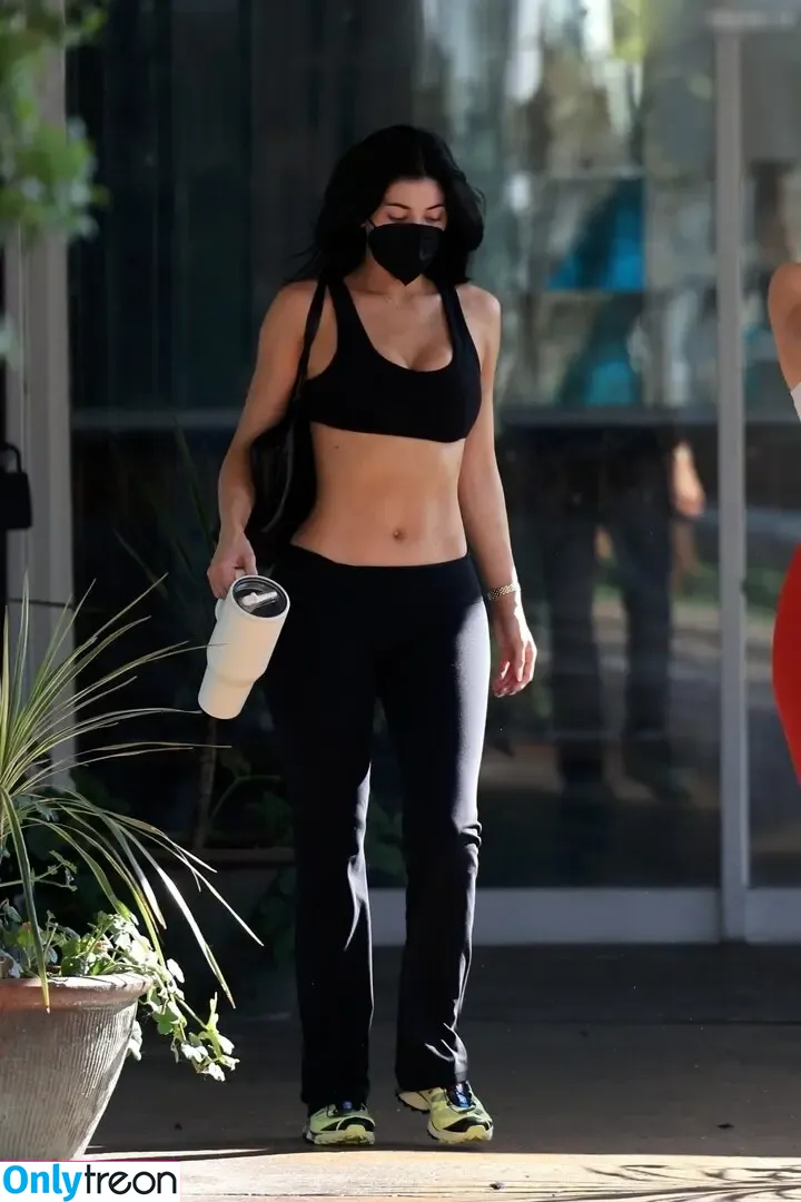 Kylie Jenner nude photo #2234 (KylieJenner / kyliejenner.2)